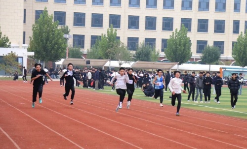 石家莊東華鐵路學(xué)校招生有年齡限制嗎？