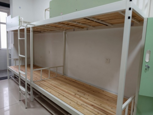 石家莊東華鐵路學(xué)校學(xué)生讓帶手機嗎？